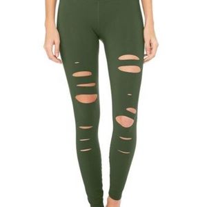 NWT ALO yoga Ripped Warrior leggings $125